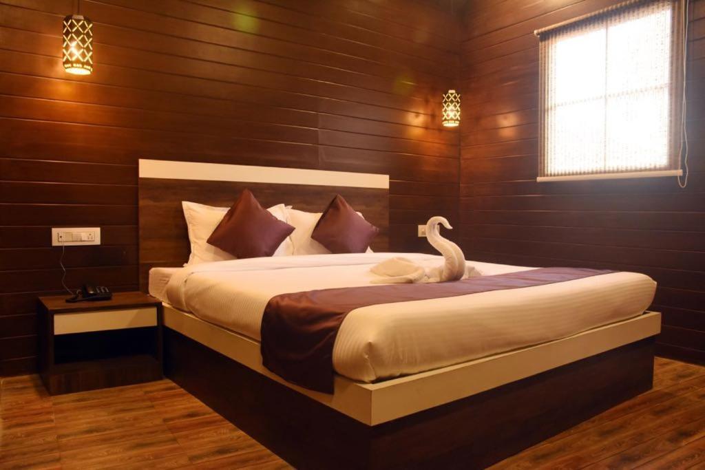Woodhouse Beach Resort Baga Exterior foto