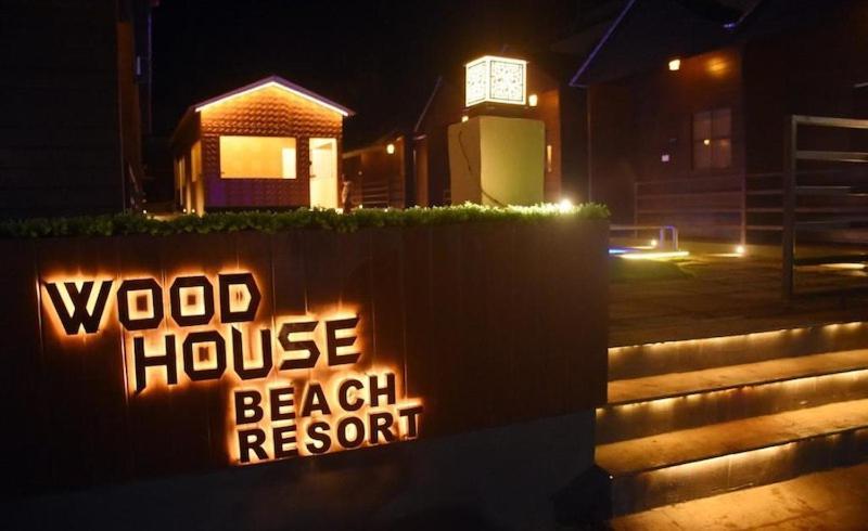 Woodhouse Beach Resort Baga Exterior foto